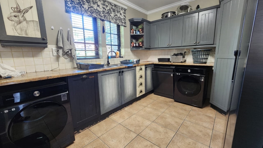 4 Bedroom Property for Sale in Heatherlands Western Cape